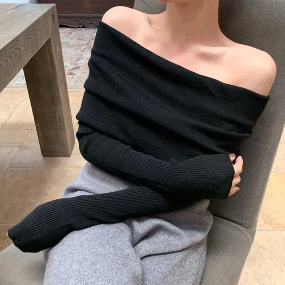⭐️HOST PICK⭐️Off the shoulder sweater